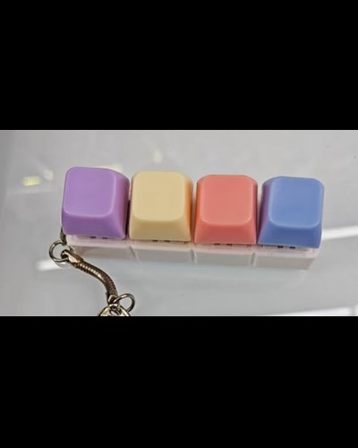 מחזיק מפתחות מקלדת 4 לחצנים שורה / עם אור 